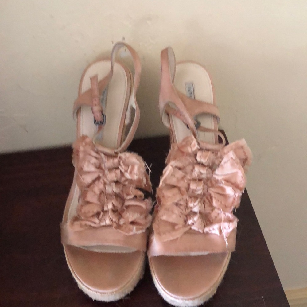 Talk light satin pink wedges